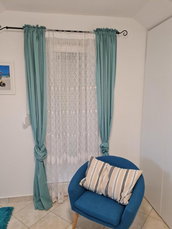 Holiday Home "Mala Kuca " With Heated Pool Pula Exteriör bild