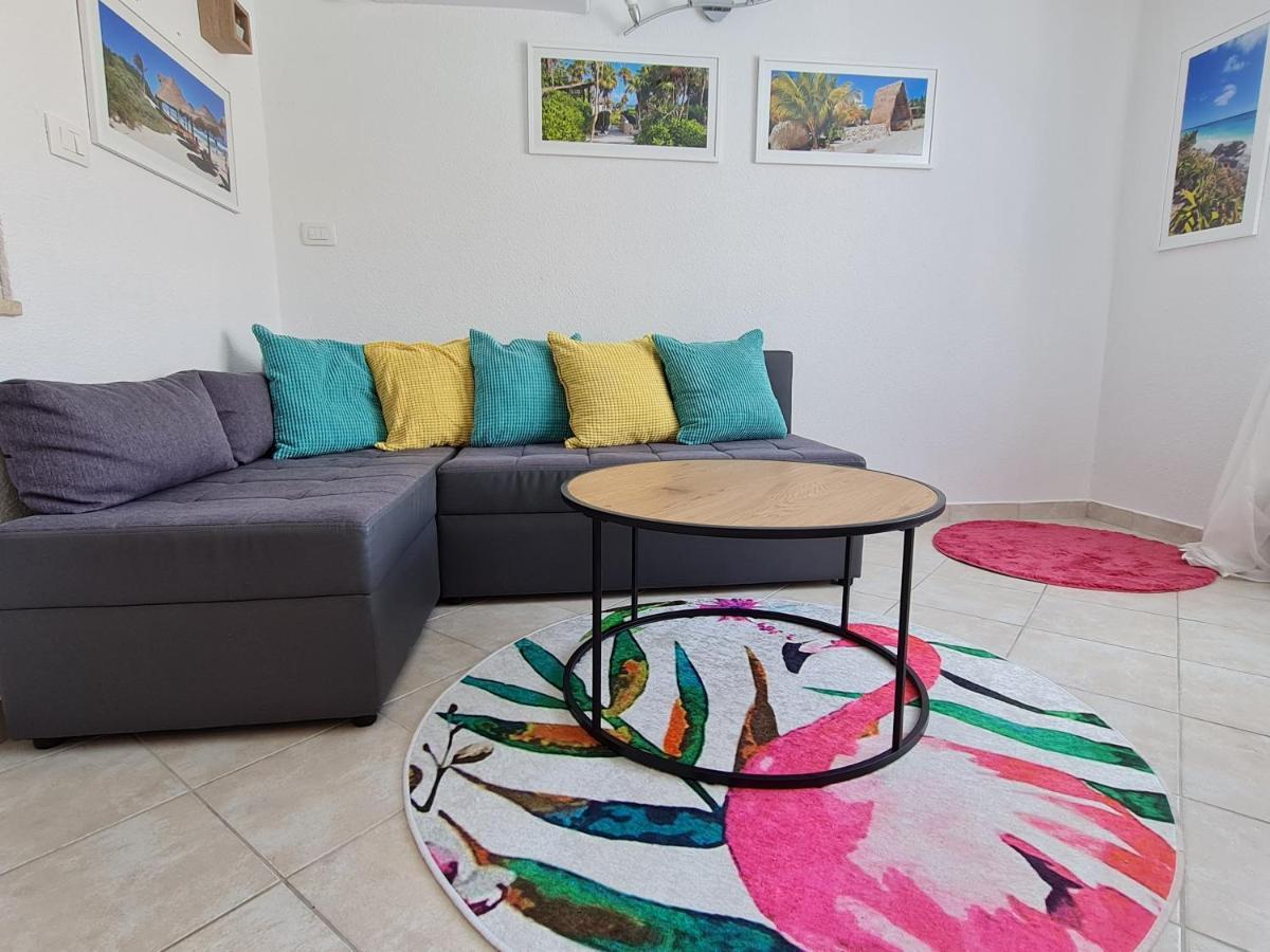 Holiday Home "Mala Kuca " With Heated Pool Pula Exteriör bild