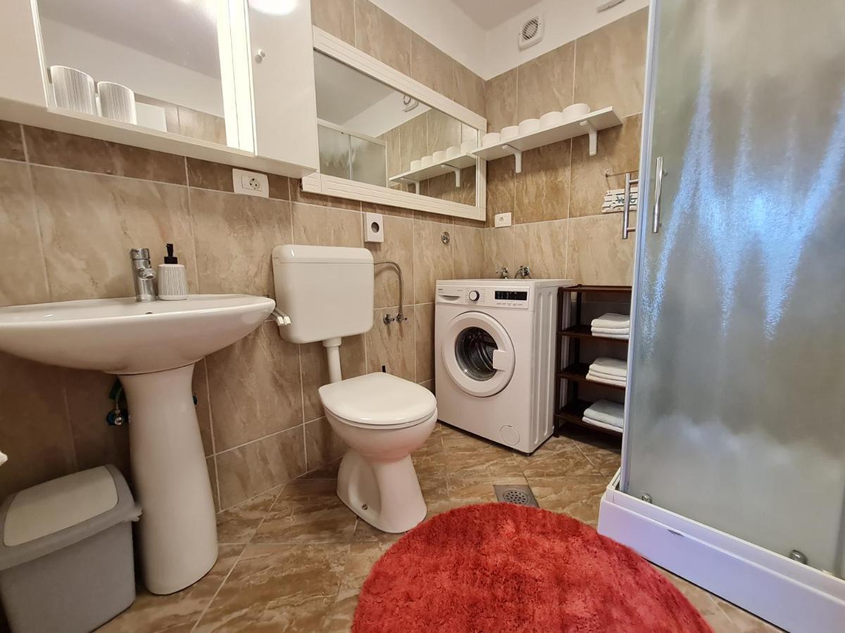 Holiday Home "Mala Kuca " With Heated Pool Pula Exteriör bild