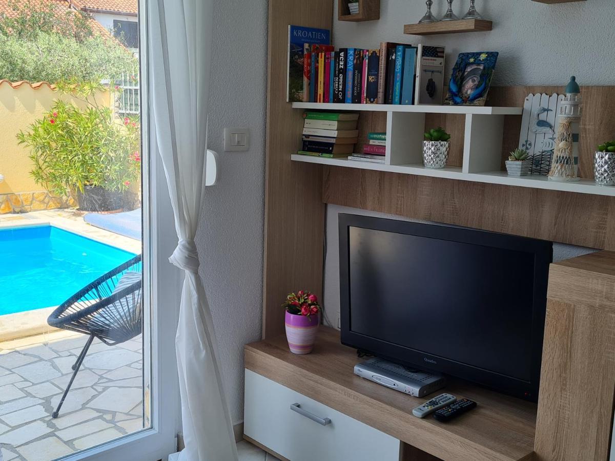 Holiday Home "Mala Kuca " With Heated Pool Pula Exteriör bild