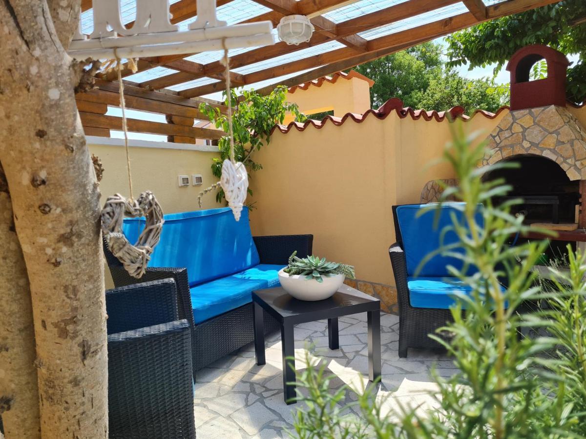 Holiday Home "Mala Kuca " With Heated Pool Pula Exteriör bild