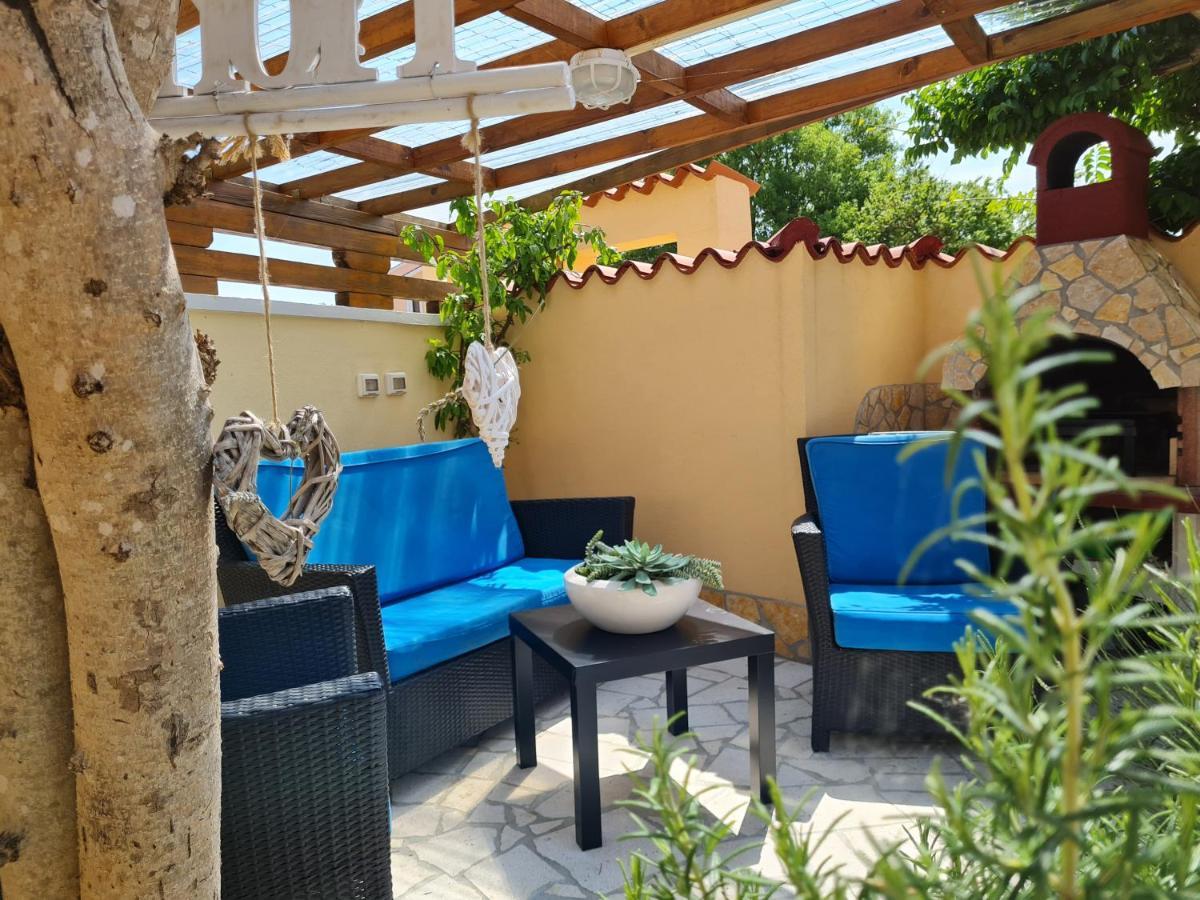 Holiday Home "Mala Kuca " With Heated Pool Pula Exteriör bild