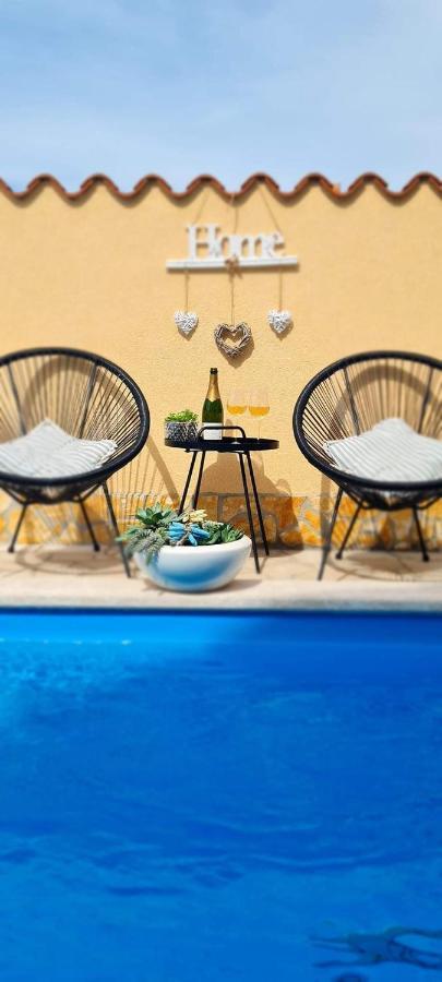 Holiday Home "Mala Kuca " With Heated Pool Pula Exteriör bild
