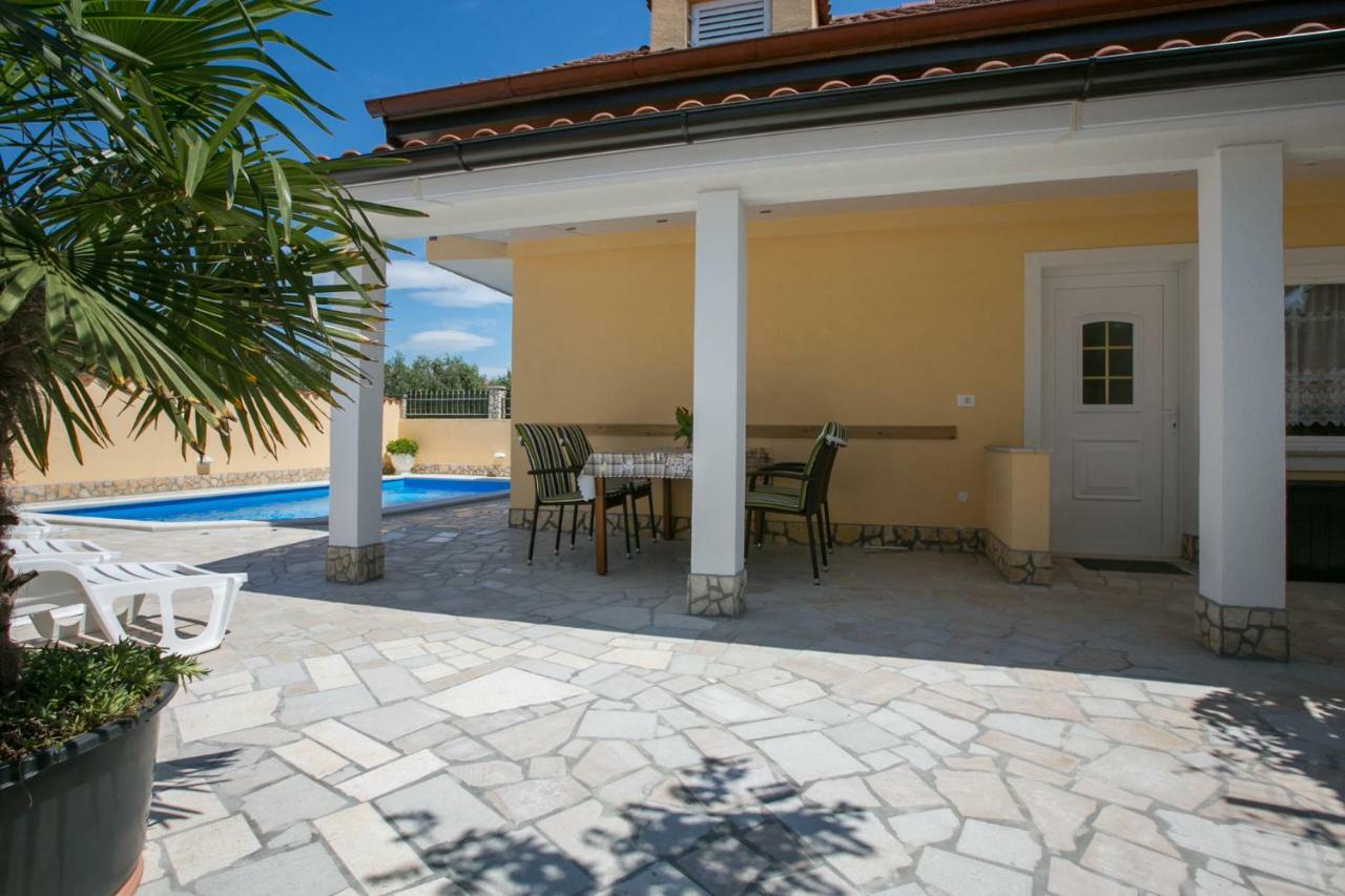 Holiday Home "Mala Kuca " With Heated Pool Pula Exteriör bild